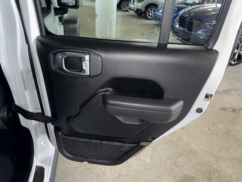 Used 2022 Jeep Wrangler Unlimited Sport AWD/4WD image 11