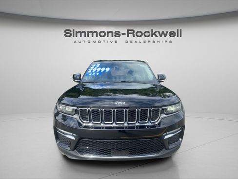 Used 2023 Jeep Grand Cherokee BASE image 2
