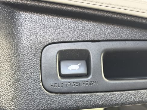 Used 2020 Honda CR-V Touring image 12