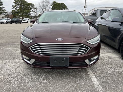 Used 2017 Ford Fusion SE w/ Fusion SE Technology Package image 2