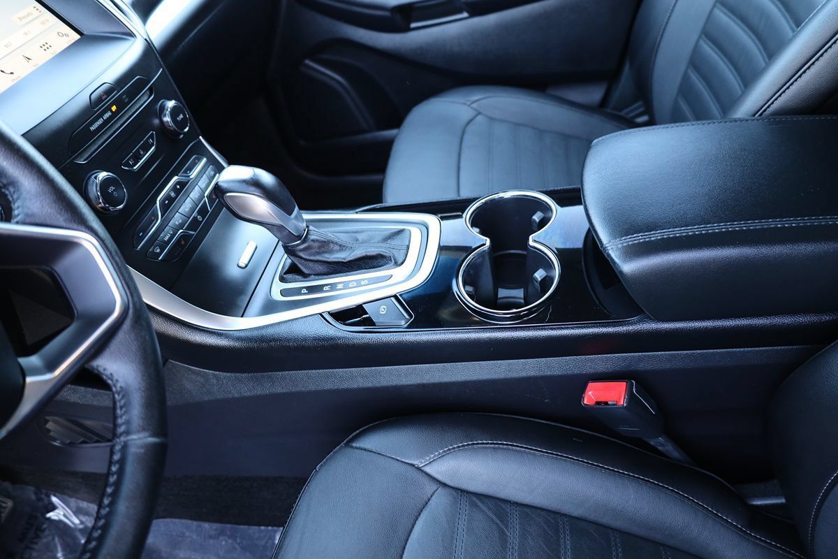 Used 2018 Ford Edge SEL FWD image 34