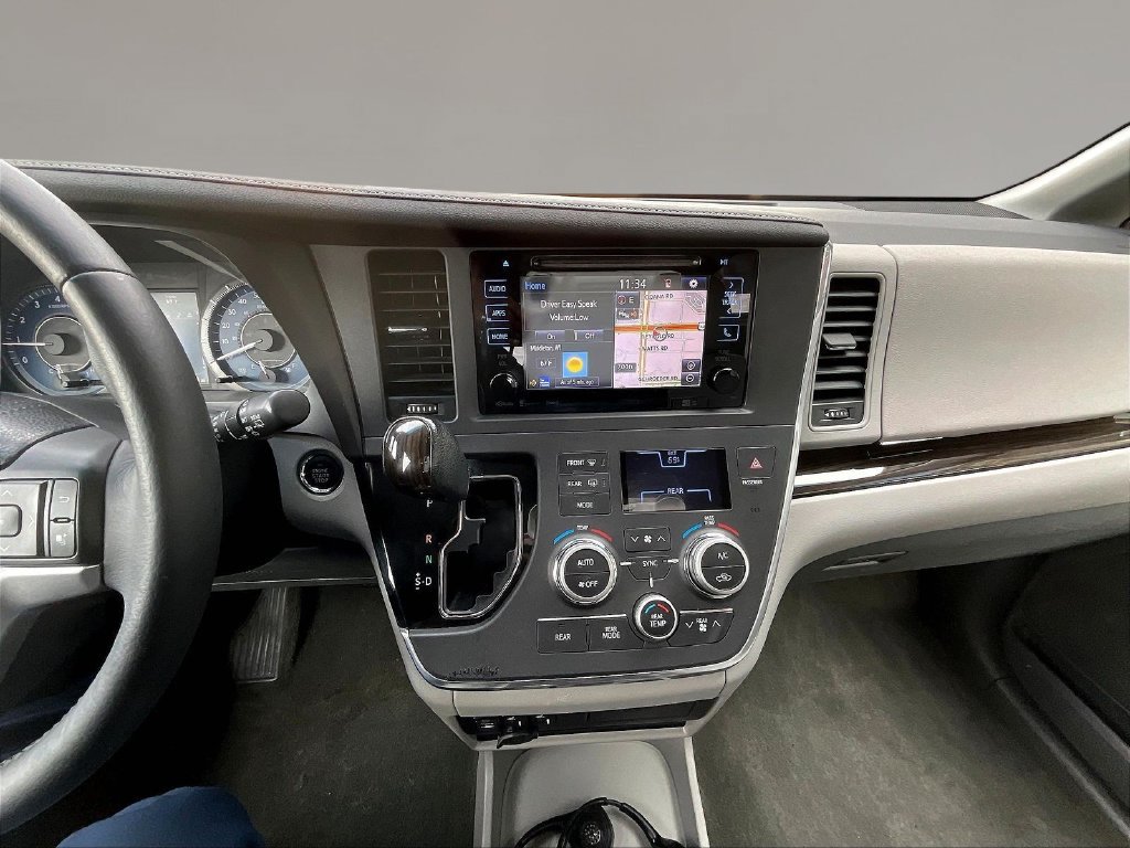 Used 2017 Toyota Sienna XLE Premium AWD/4WD image 7