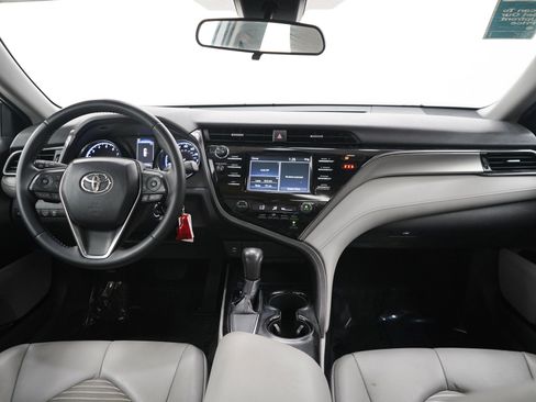 Used 2019 Toyota Camry SE FWD image 13