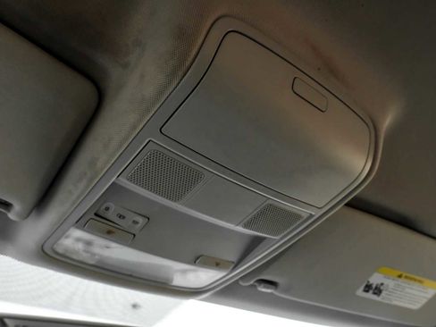 Used 2017 Volkswagen Tiguan S image 23