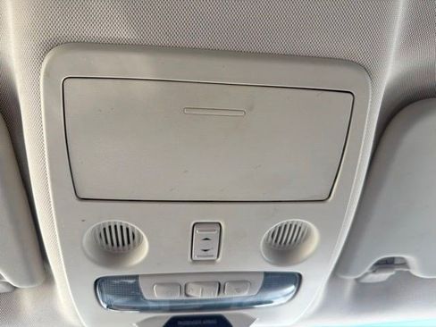 Used 2020 Ford EcoSport Titanium FWD image 32