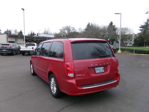 Used 2013 Dodge Grand Caravan SXT w/ UConnect Hands-Free Group image 3