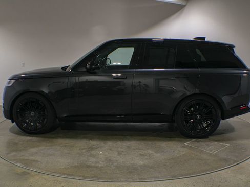 Used 2024 Land Rover Range Rover SE AWD/4WD image 3