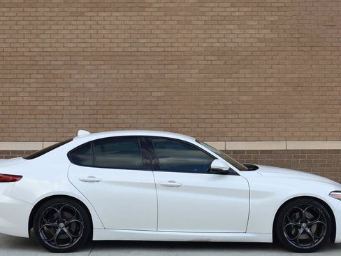 Used 2017 Alfa Romeo Giulia Ti w/ TI 19" Sport Package RWD image 2
