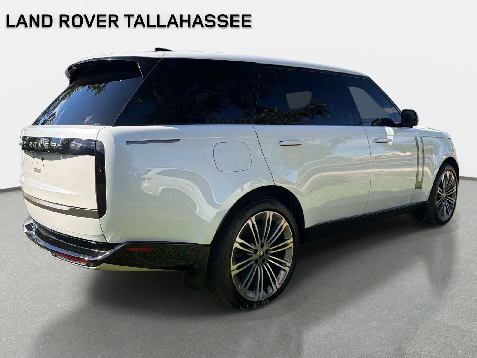 Used 2025 Land Rover Range Rover Long Wheelbase SE AWD/4WD image 4