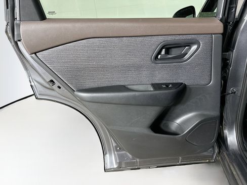 Used 2023 Nissan Rogue S image 25