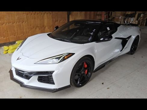 Used 2025 Chevrolet Corvette E-Ray AWD/4WD image 3