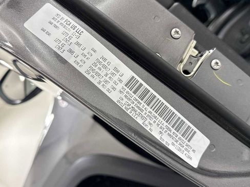 Used 2020 Jeep Cherokee Trailhawk w/ Cold Weather Group image 11