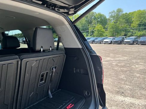 Used 2023 GMC Acadia SLT w/ Preferred Package AWD/4WD image 11