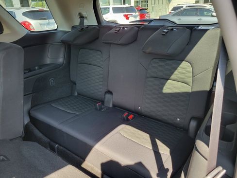 Used 2024 Nissan Pathfinder SV image 9