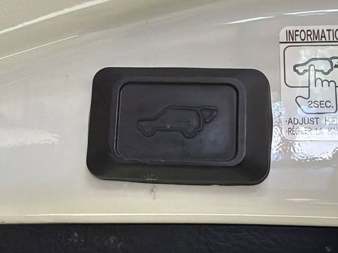 Used 2018 Toyota RAV4 XLE FWD image 20