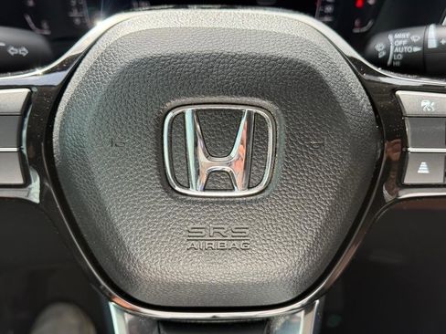 Used 2025 Honda Pilot Elite image 17
