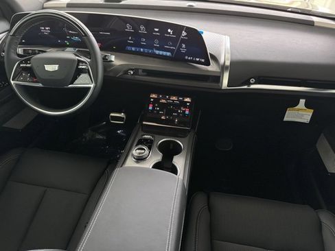 New 2026 Cadillac Vistiq Luxury image 2