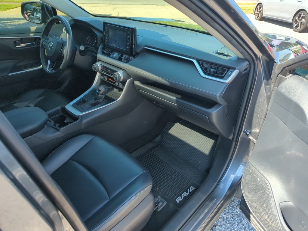 Used 2019 Toyota RAV4 XLE Premium w/ Cold Weather Package AWD/4WD image 37