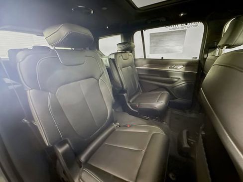 New 2025 Jeep Grand Cherokee L Limited w/ Luxury Tech Group II image 29