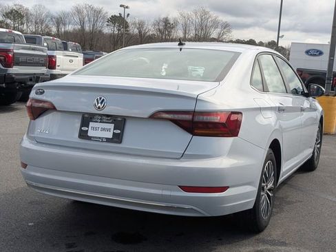 Used 2019 Volkswagen Jetta SE image 3