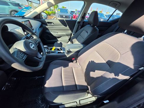 Used 2025 Nissan Altima 2.5 S FWD image 13