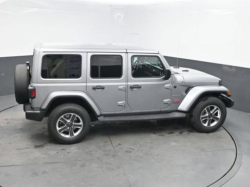 Used 2018 Jeep Wrangler Unlimited Sahara AWD/4WD image 31