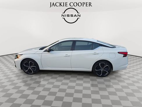 Used 2025 Nissan Altima 2.5 SR FWD image 8