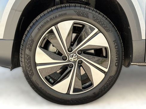 Used 2024 Volkswagen Taos SE AWD/4WD image 13