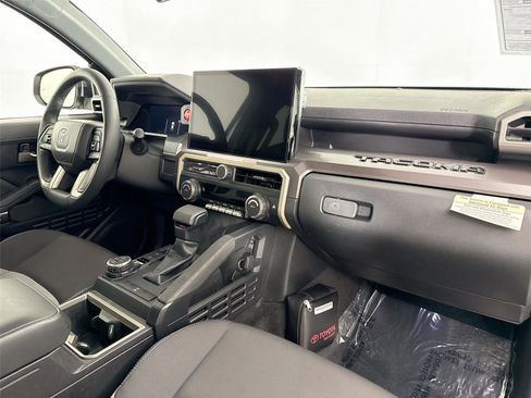 Used 2025 Toyota Tacoma TRD Off-Road AWD/4WD image 45