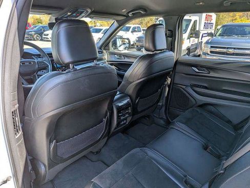 Certified 2024 Jeep Grand Cherokee L Altitude image 25