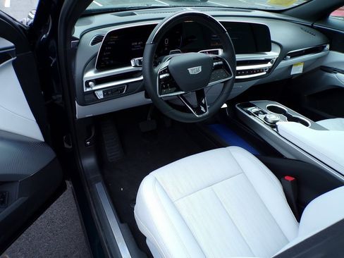 New 2025 Cadillac Lyriq Luxury image 9