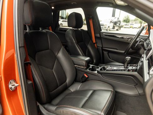 Certified 2022 Porsche Macan AWD/4WD image 43