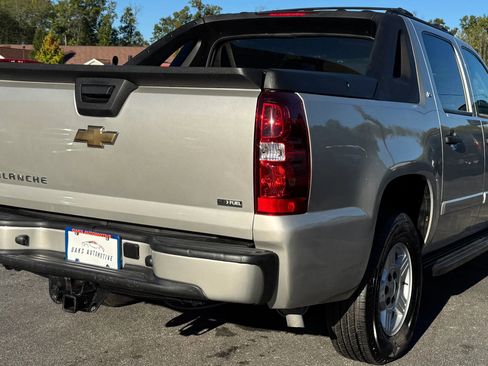 Used 2008 Chevrolet Avalanche LS image 5