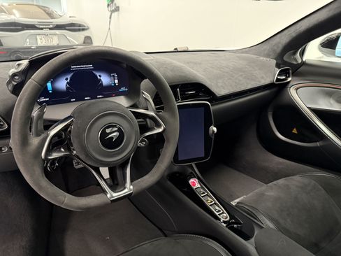 Used 2023 McLaren Artura RWD image 12