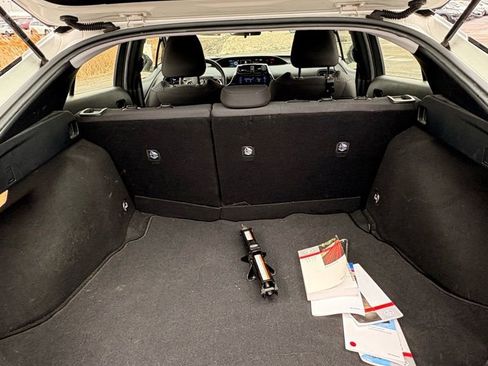 Used 2017 Toyota Prius Four image 15