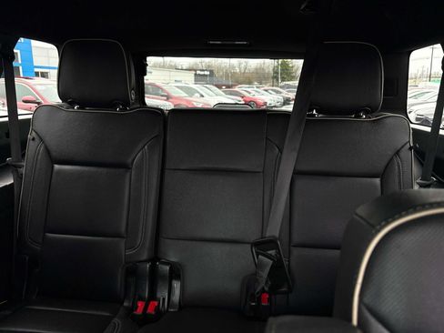 Used 2023 Chevrolet Suburban Premier image 11