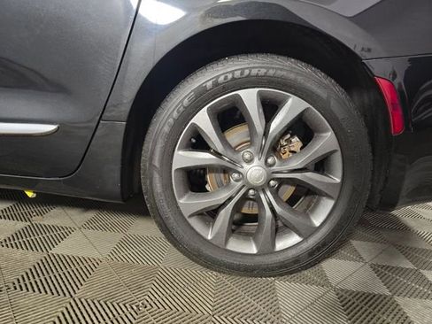 Used 2017 Chrysler Pacifica Limited image 22