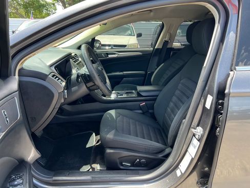 Used 2018 Ford Fusion SE w/ Fusion SE Technology Package FWD image 10
