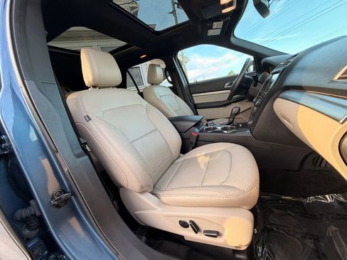 Used 2018 Ford Explorer XLT w/ Equipment Group 202A AWD/4WD image 20