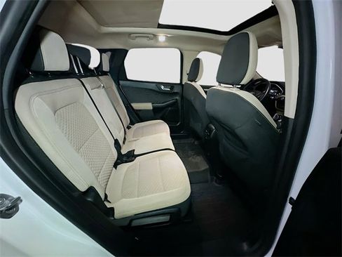 Certified 2020 Ford Escape SE image 21