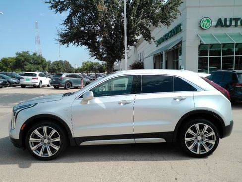 Used 2019 Cadillac XT4 Premium Luxury w/ Cold Weather Package FWD image 12