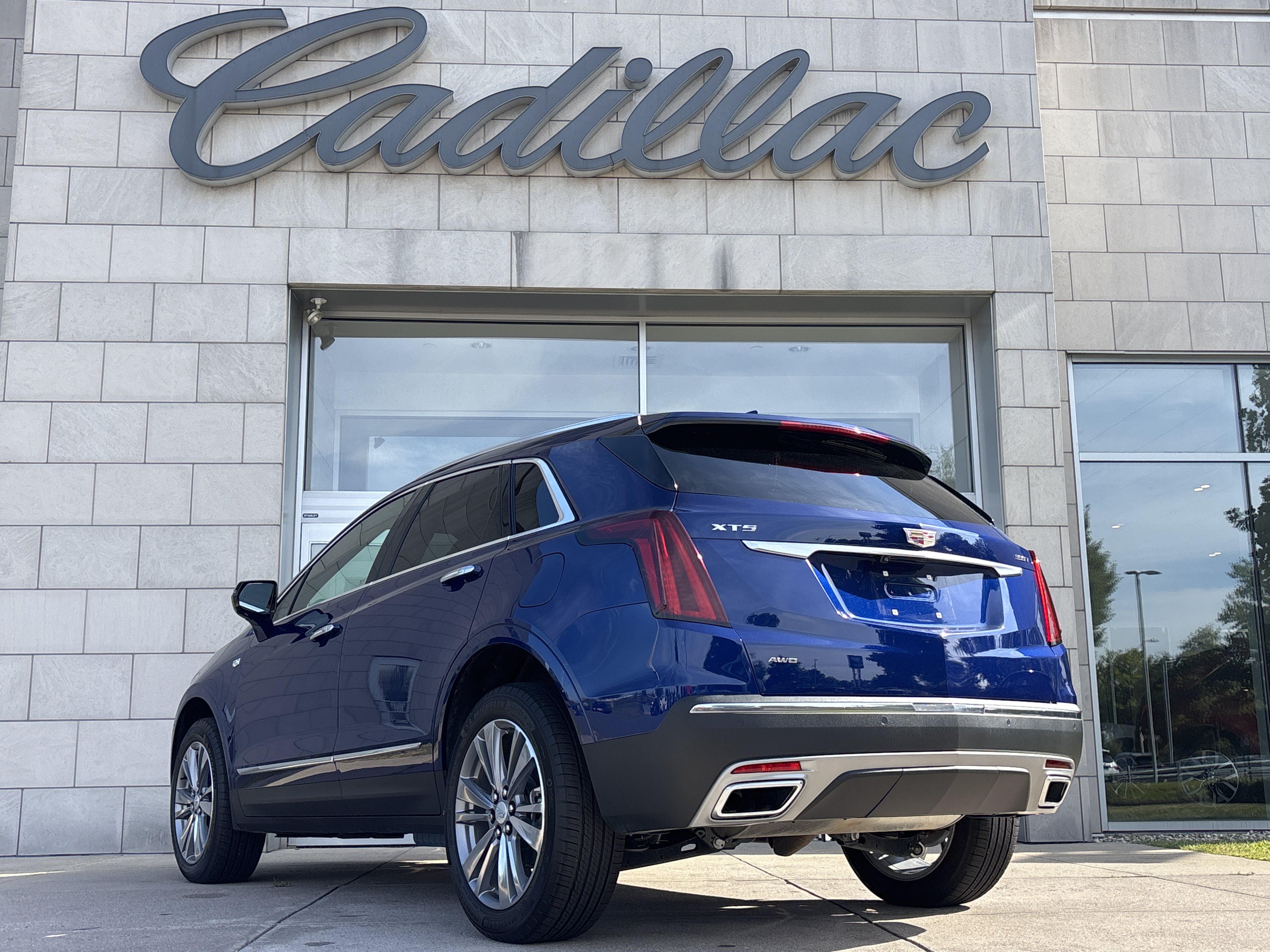 Used 2025 Cadillac XT5 Premium Luxury AWD/4WD image 8