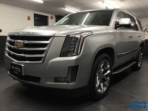 Used 2017 Cadillac Escalade Luxury image 5
