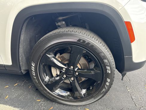 Certified 2023 Jeep Grand Cherokee Altitude image 37