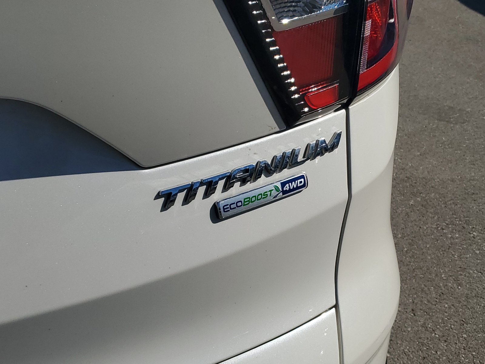 Used 2018 Ford Escape Titanium AWD/4WD image 8
