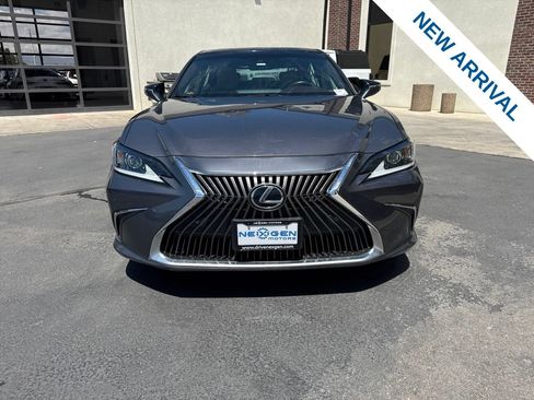 Used 2019 Lexus ES 350 w/ Accessory Package FWD image 2