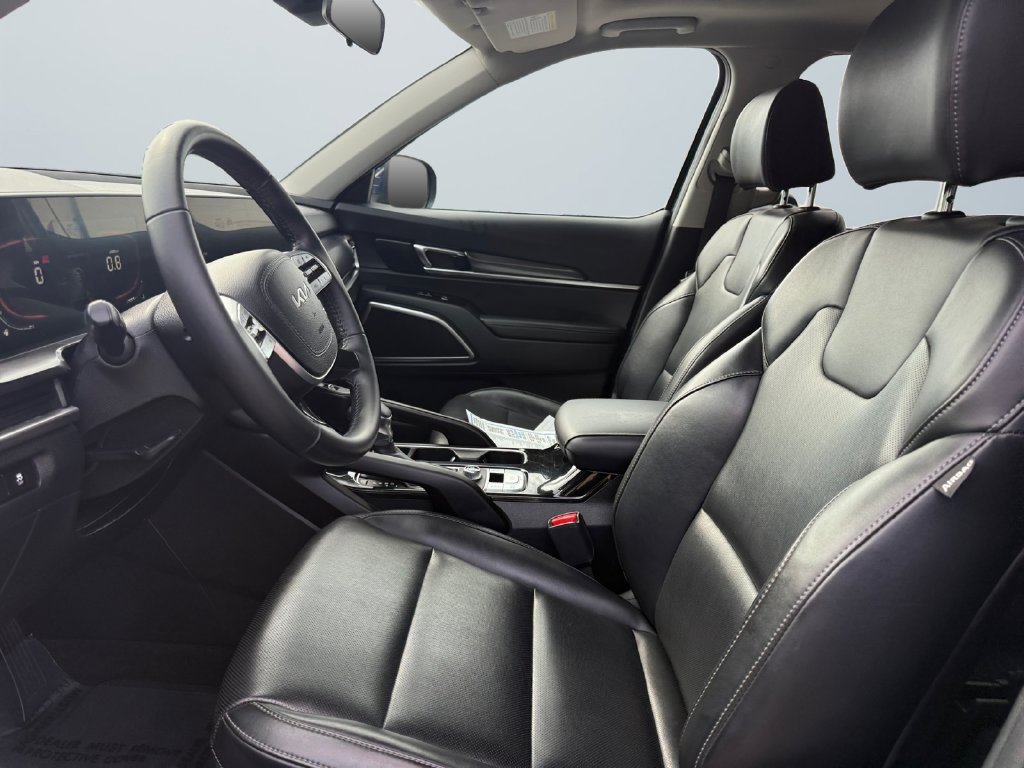 Used 2025 Kia Telluride S FWD image 9