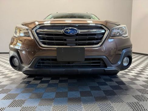 Used 2019 Subaru Outback 3.6R Limited AWD/4WD image 3