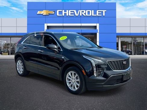 Used 2023 Cadillac XT4 Luxury w/ Cold Weather Package AWD/4WD image 1