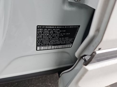 Used 2023 Volkswagen Tiguan SEL R-Line image 9